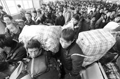 　　火車站人滿為患。新華社發(fā)