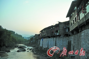 　　夕陽下的古鎮(zhèn)?！? complete=