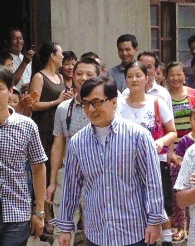 成龍?jiān)谑徍J(rèn)祖歸宗。