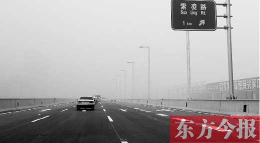 昨天上午，東方今報記者跟隨鄭州市交巡警部門，提前探路已具備通車條件的鄭州市三環(huán)快速路
