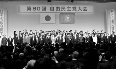 3月17日，日本自民黨黨員在東京出席自民黨年度大會。新華社發(fā)