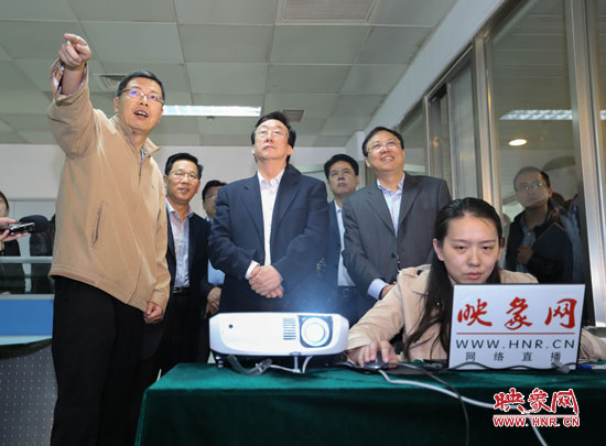 5月9日上午11點(diǎn)10分，河南省委書記郭庚茂一行來到國家一類重點(diǎn)新聞網(wǎng)站映象網(wǎng)視察。