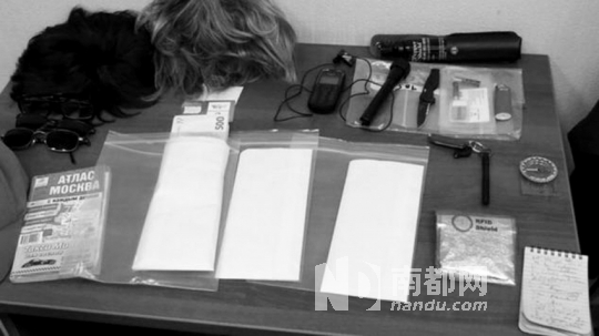 在福格爾身上發(fā)現(xiàn)的技術裝備和易容用具。