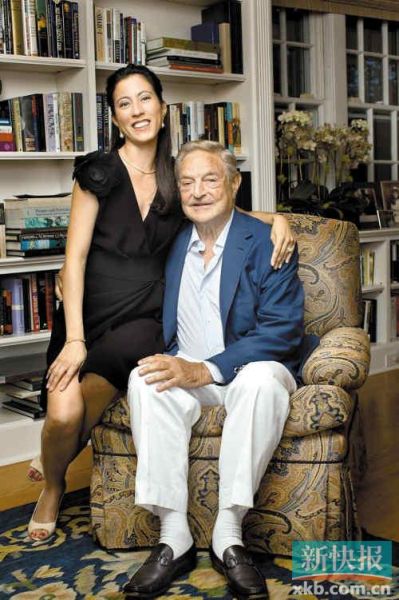 索羅斯及其未婚妻多美子。