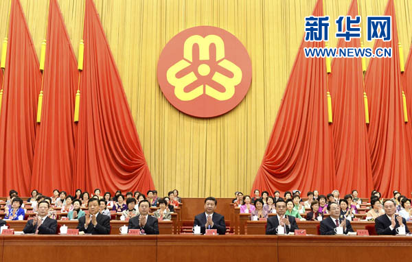 習(xí)近平、李克強、張德江、俞正聲、劉云山、王岐山、張高麗等在主席臺就座，祝賀大會召開。