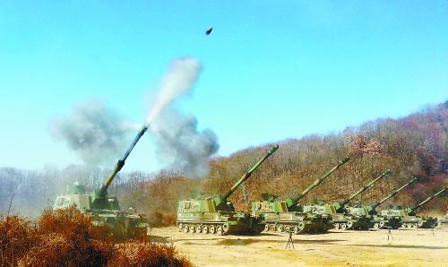 延坪島炮擊事件3周年之際，朝韓間口水仗不斷。圖為韓軍21日舉行應對挑釁訓練。