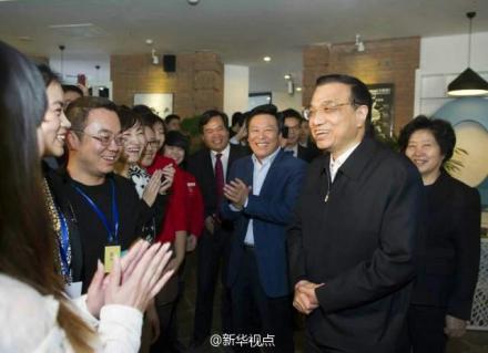 27日上午李克強到天津濱海新區(qū)考察。
