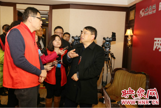 朱夏炎視察映象網(wǎng)全國(guó)兩會(huì)北京演播室 寄語爭(zhēng)做第一