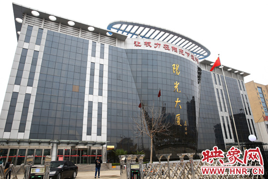2011年4月，蘭考縣為民服務(wù)中心入住陽光大廈，目前，共有行政職能部門39個
