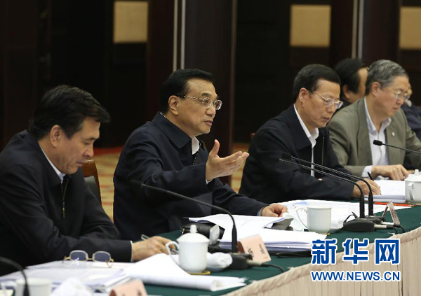 月28日，中共中央政治局常委、國(guó)務(wù)院總理李克強(qiáng)在重慶主持召開座談會(huì)
