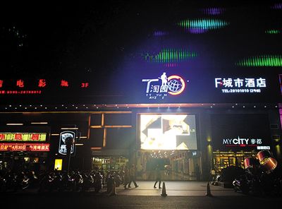 徐鋼在泉州市委書記任上將與他交往密切的商人引入泉州古城區(qū)開發(fā)文化創(chuàng)意產(chǎn)業(yè)。