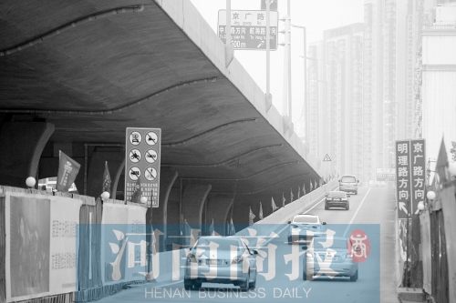 隴海路高架大學(xué)路南側(cè)西向東上橋匝道，后天就要封閉了