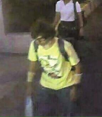 據(jù)泰國媒體報(bào)道，警方目前已鎖定曼谷17日爆炸嫌疑人。