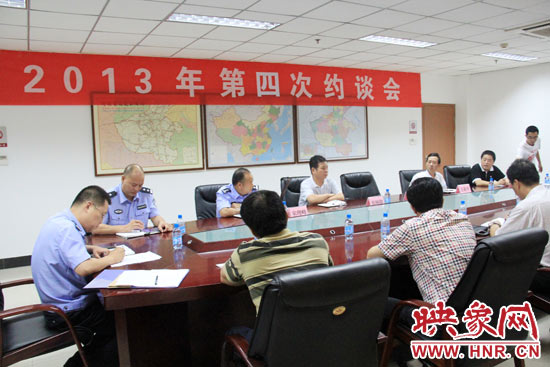 7月4日，河南省公安廳高速交警總隊(duì)聯(lián)合有關(guān)部門，對9家多次違法的企業(yè)所屬車輛嚴(yán)重違法情況進(jìn)行通報(bào)。