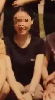吳老師教音樂，已在該校工作十幾年。