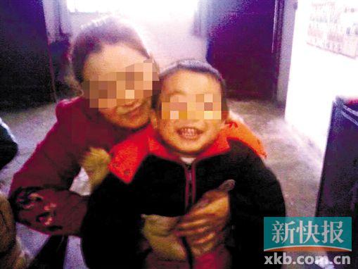 程女士生前和小孩開心玩耍。家屬供圖