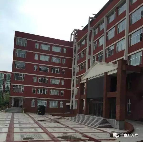 17歲高中男生教室里掐死女同學，被訴故意殺人和強奸