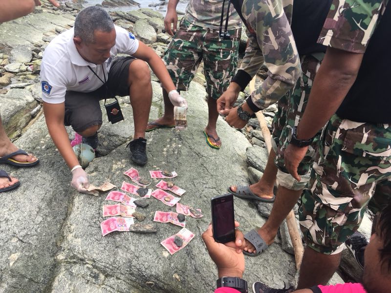 11日，泰方在打撈出的中國遇難者遺體的衣服內(nèi)發(fā)現(xiàn)了人民幣。