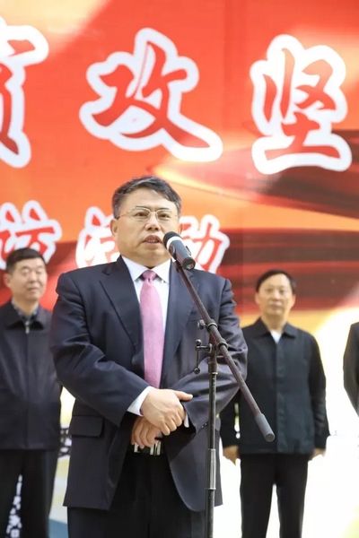 省委宣傳部副部長(zhǎng)、省新聞出版廣電局局長(zhǎng)朱夏炎宣布《打贏脫貧攻堅(jiān)戰(zhàn)》大型采訪活動(dòng)正式啟動(dòng)。