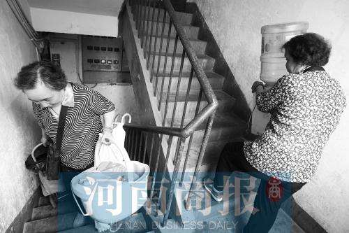 鄭州2萬(wàn)多棟舊樓需加裝電梯 相關(guān)政策允許嗎？