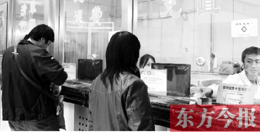 據(jù)統(tǒng)計(jì)，在鄭州市第一人民醫(yī)院，已有200余人次持健康卡就醫(yī)