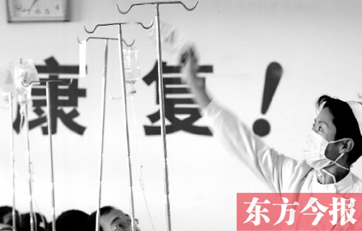 不少人嫌去醫(yī)院看病費(fèi)時(shí)費(fèi)錢，可是很多病癥并不是網(wǎng)上問問專家、自行買藥吃就能治療的