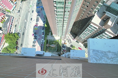 空中花園有水池有假山，還養(yǎng)有鴿子