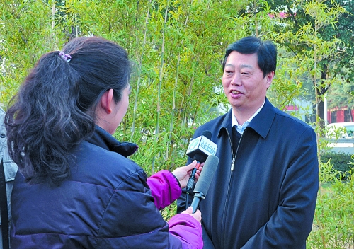 十八大代表、南陽市委書記李文慧談學習十八大精神體會
