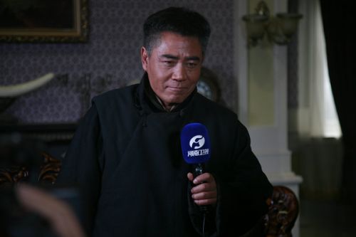 陳寶國接受河南衛(wèi)視專訪。