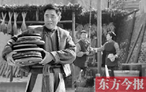 陳寶國在《大河兒女》中飾演男一號、燒制鈞瓷的手藝人賀焰生