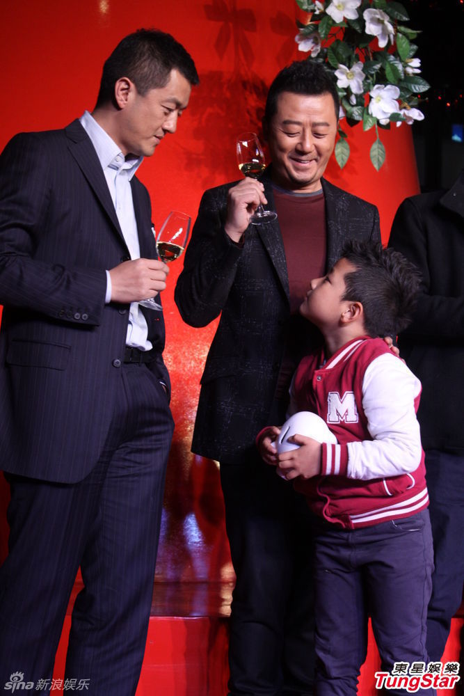 李亞鵬、郭濤父子相活動(dòng)