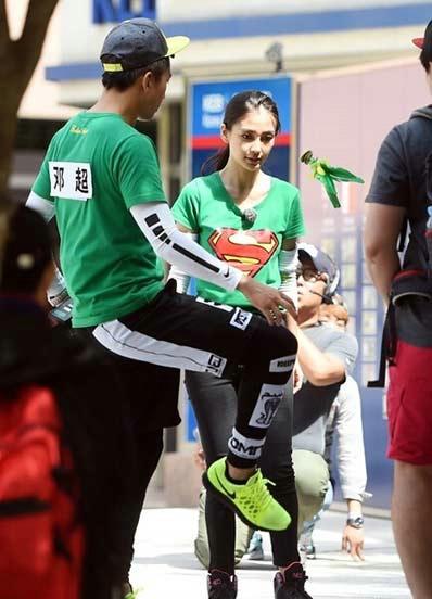 “跑男”真的很拼！baby朋友圈曬后背紅腫照