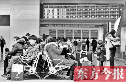 昨日，受天氣影響，多趟途經(jīng)和到達(dá)鄭州的高鐵晚點(diǎn)