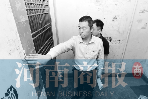 　來(lái)到馬某家，法官被拒之門(mén)外