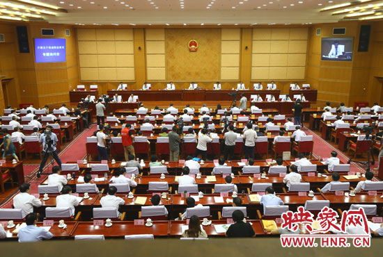 7月29日下午，河南省十二屆人大常委會(huì)第九次會(huì)議召開關(guān)于職業(yè)教育專題詢問(wèn)會(huì)。