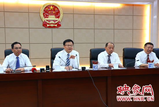 專題詢問(wèn)會(huì)結(jié)束后，省人大組織召開記者提問(wèn)會(huì)。