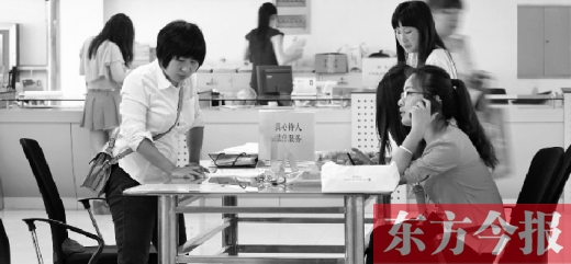 行政審批“瘦身”，不僅提高了行政效率，節(jié)約了行政資源，而且最大限度地方便了群眾