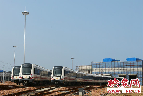 選擇地鐵出行，已經(jīng)是不少鄭州市民的首選