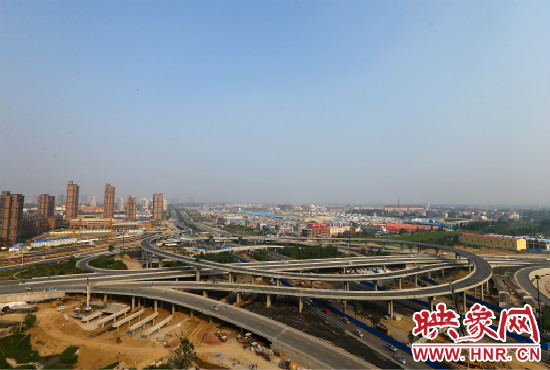 中州大道與南三環(huán)相接的立交橋，預(yù)計明年將建成通車。