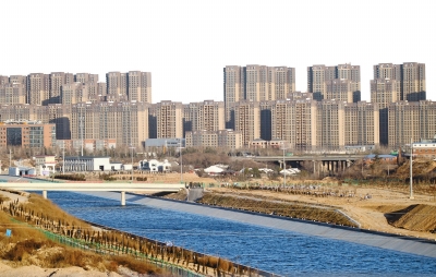 鄭州市西南角，南水北調(diào)渠旁新建的樓盤。