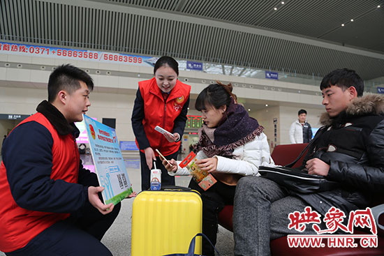 邀請旅客掃二維碼參加活動。