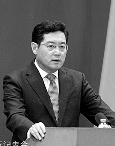 23日，秦剛在外交部例行記者會(huì)上。