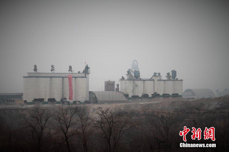 　2014年2月17日，石家莊市再次啟動壓減水泥過剩產(chǎn)能、治理大氣污染水泥企業(yè)集中爆破拆除行動。