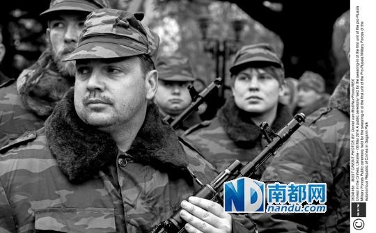 9日，烏克蘭克里米亞自治共和國(guó)的親俄武裝士兵舉行宣誓儀式。