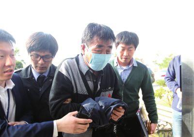 　4月19日，“歲月”號(hào)船長(zhǎng)李俊錫被正式逮捕資料圖片。