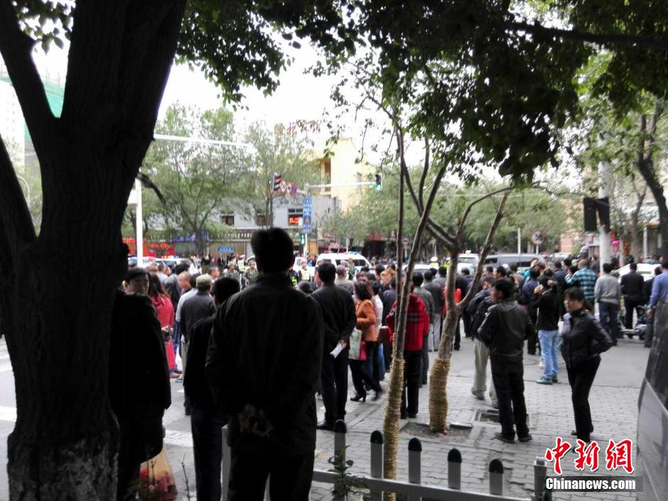 自治區(qū)和烏魯木齊市有關(guān)部門迅速處置，傷員已全部送往醫(yī)院救治。