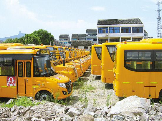 浙江溫嶺52輛新校車(chē)撂荒農(nóng)村近1年淪為公廁