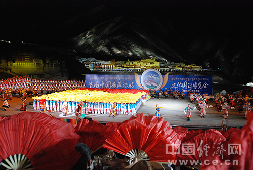 中國(guó)西藏旅游文化節(jié)開(kāi)幕式表演。