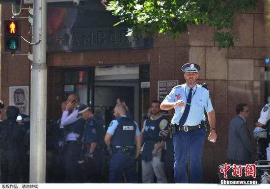 發(fā)生人質(zhì)劫持的咖啡屋位于馬丁廣場(chǎng)，是悉尼市最為繁忙的中央商業(yè)區(qū)。