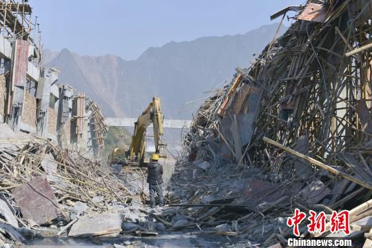 郴州一在建工地發(fā)生腳手架垮塌事故。鐘鐳　攝
